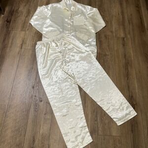 Go Softly Women's‎ Ivory Pajama Set Medium two piece vintage long sleeve